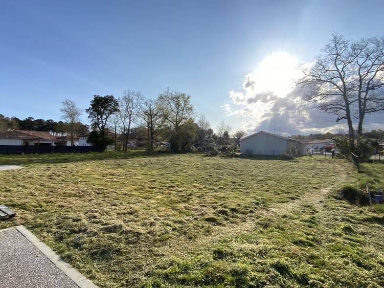 Terrain constructible à vendre 279 000 € 688 m² de terrain Est Soustons 40140