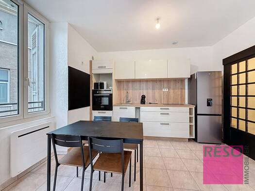 Appartement à louer 1 250 € 2 pièces 1 chambre 50 m² Étage 3/3 Centre Annemasse 74100