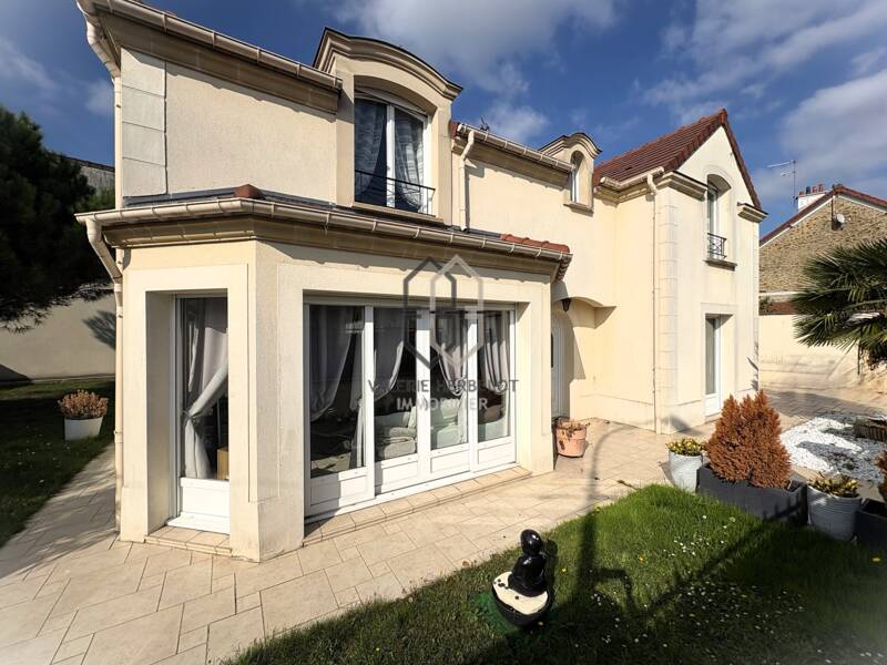 Maison à vendre, 160m², SAINT MAUR DES FOSSES