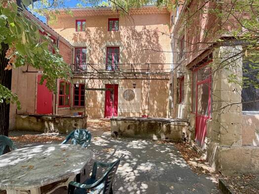 Maison à vendre 550 000 € 9 pièces 5 chambres 287 m² 440 m² de terrain Valence 26000