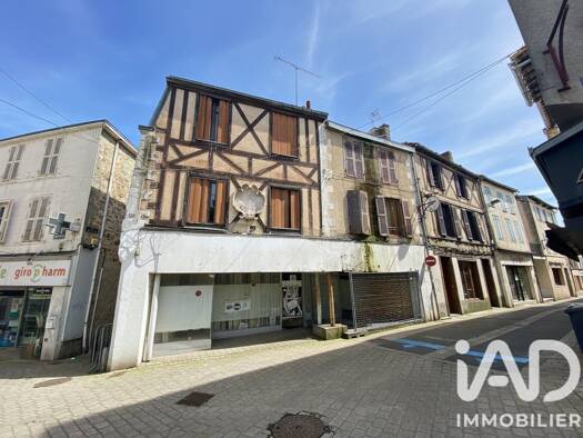 Maison de ville à vendre 106 000 € 12 pièces 5 chambres 273 m² 171 m² de terrain La Mairie Parthenay 79200