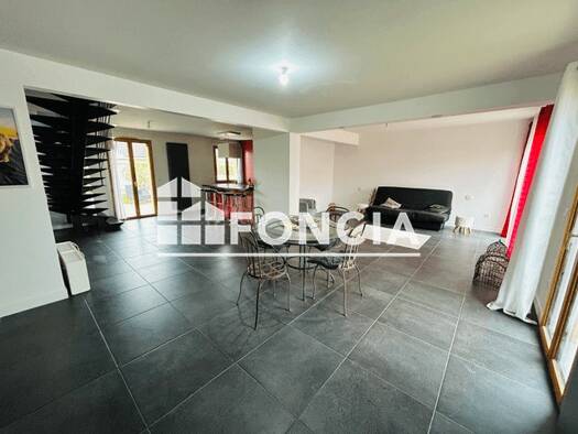 Pavillon à louer 1 590 € 6 pièces 5 chambres 133 m² La Genevraye 77690