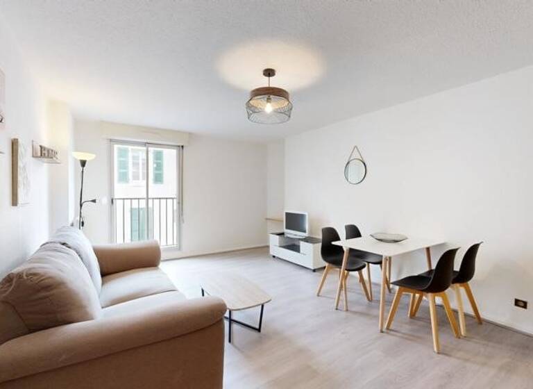 Appartement à vendre 109 696 € 2 pièces 1<br/>chambre 46 m²<br/>superficie 2/4<br/>étage Dufau-Tourasse Pau 64000
