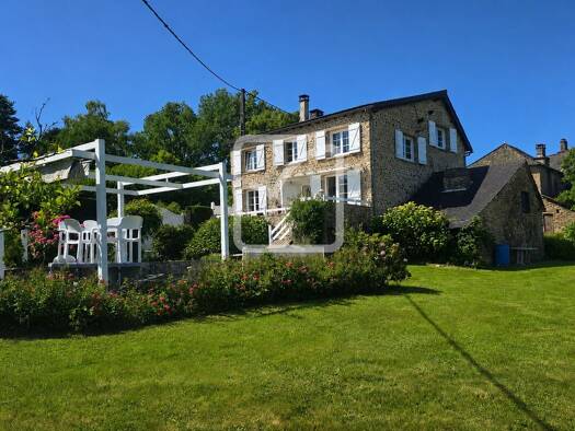 Maison à vendre 215 000 € 6 pièces 4 chambres 131 m² 1 213 m² de terrain Ménoire 19190