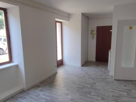 Appartement à louer 507 € 4 pièces 3 chambres 96 m² RDC Saint-Paul-en-Cornillon 42240