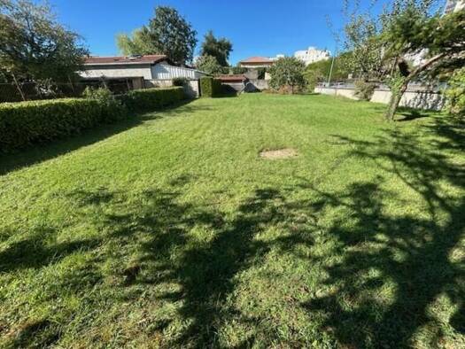 Terrain constructible à vendre 165 000 € 555 m² de terrain Le Pont des Planches-Quartiers Est Vaulx-en-Velin 69120