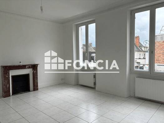 Appartement à louer 588 € 3 pièces 2 chambres 95,27 m² 1er étage Faiencerie Gien 45500