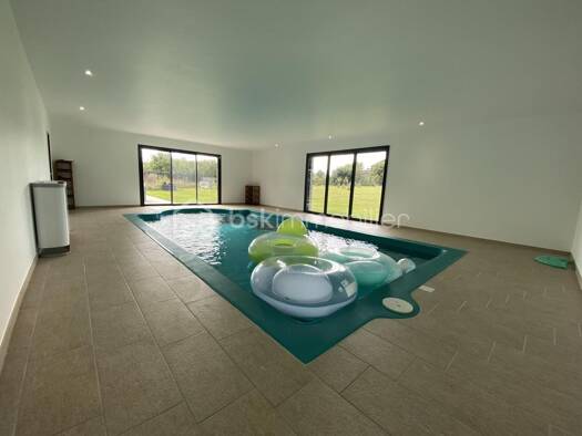Maison de plain-pied à vendre 443 000 € 6 pièces 4 chambres 244 m² 5 750 m² de terrain Bellevue-la-Montagne 43350