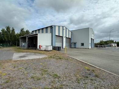 Local commercial à louer 5 000 € 2 600 m² de surface de vente St Saulve 59880