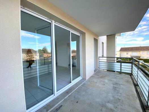 Appartement à louer 720 € 3 pièces 2 chambres 63 m² Saint-Macaire 33490