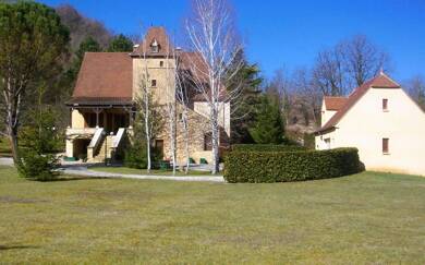 Maison à vendre 379 800 € 10 pièces 6 chambres 260 m² 6 700 m² de terrain Gourdon 46300