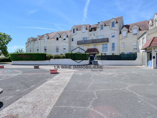 Appartement à vendre - Première occupation 239 000 € 3 pièces 2 chambres 68 m² Étage 2/3 Vieux Village-Murs du Parc Marolles-en-Brie 94440