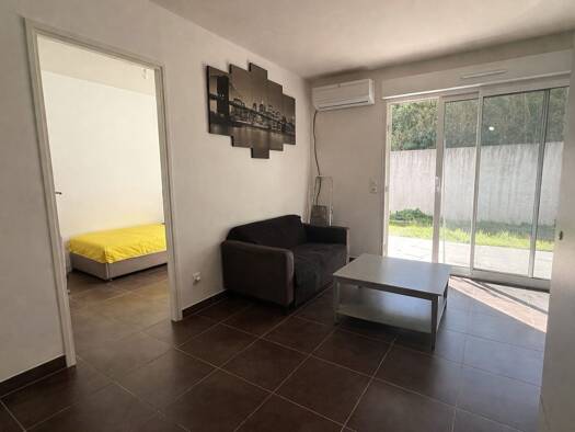 Appartement à louer 800 € 3 pièces 2 chambres 51,2 m² RDC Istres 13800