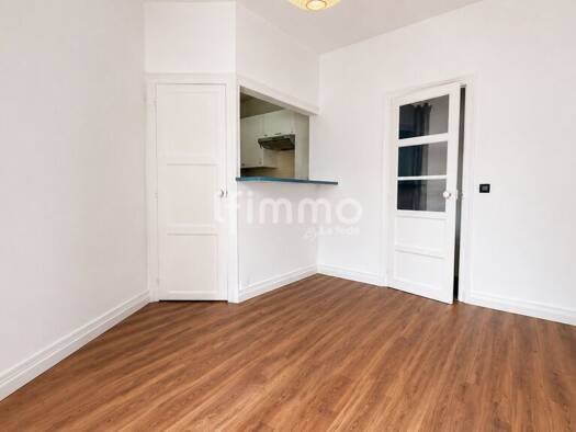 Appartement à vendre 249 000 € 2 pièces 1 chambre 29 m² 1er étage Liberation Saint-Mandé 94160