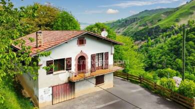 Maison à vendre 190 000 € 8 pièces 5 chambres 113 m² 2 037 m² de terrain Saint-Étienne-de-Baïgorry 64430