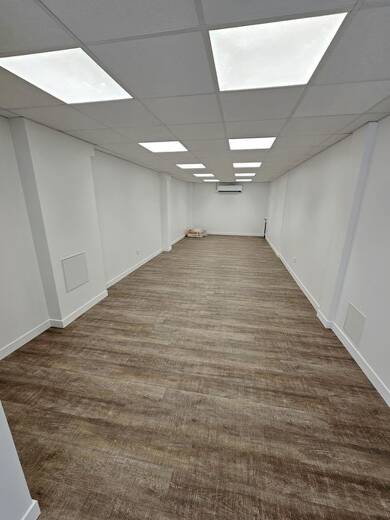 Local commercial à louer 990 € 45 m² de surface de vente Aix en Provence 13100