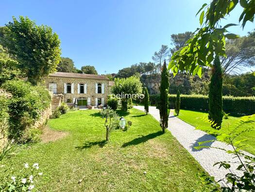 Maison à vendre 845 000 € 6 pièces 5 chambres 249 m² 2 328 m² de terrain Grans 13450