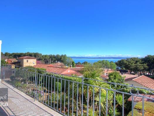 Maison à vendre 595 000 € 8 pièces 5 chambres 230 m² 1 430 m² de terrain Peripherie Saint-Mitre-les-Remparts 13920