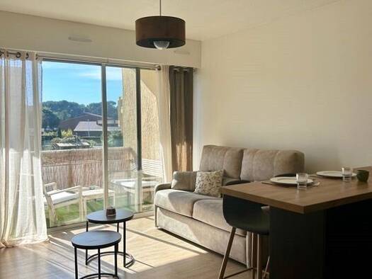 Studio à louer 640 € 1 pièce 22 m² Le Fort Six-Fours-les-Plages 83140