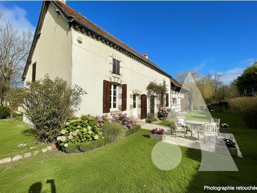 Maison à vendre 255 000 € 8 pièces 4 chambres 190 m² 2 885 m² de terrain Fays-la-Chapelle 10320