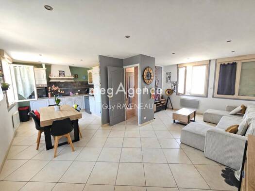 Maison à vendre 122 000 € 5 pièces 3 chambres 71 m² 505 m² de terrain Jean Jaures-Les Maligrettes Thouars 79100