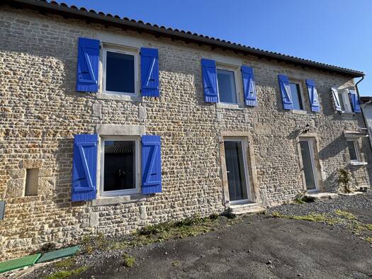 Maison à vendre 165 000 € 6 pièces 4 chambres 168 m² 562 m² de terrain Melle 79500