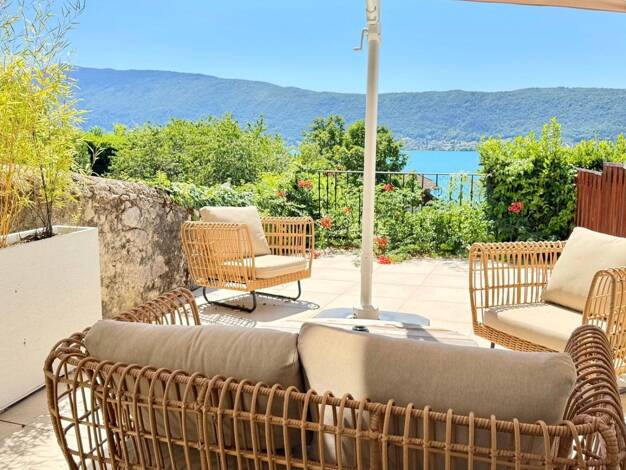 Appartement à vendre 690 000 € 3 pièces 2 chambres 55 m² RDC/3 Veyrier-du-Lac 74290