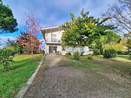Maison à vendre 215 000 € 7 pièces 5 chambres 170 m² 8 720 m² de terrain Valence 82400