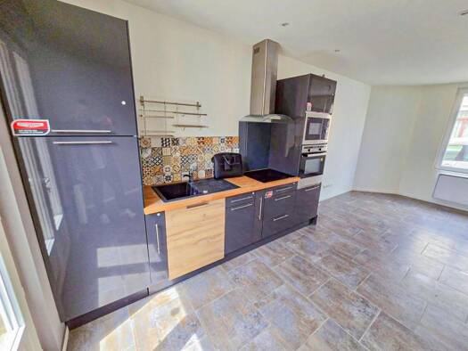 Maison à vendre 92 900 € 3 pièces 2 chambres 64,7 m² 5 m² de terrain Faubourg d'Isle-Neuville Saint-Quentin 02100