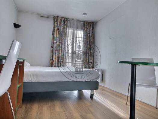 Appartement à vendre 95 000 € 1 pièce 18 m² 3ème étage Le Centre Maisons-Alfort 94700