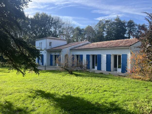 Maison à vendre 318 000 € 6 pièces 4 chambres 144 m² Cravans 17260