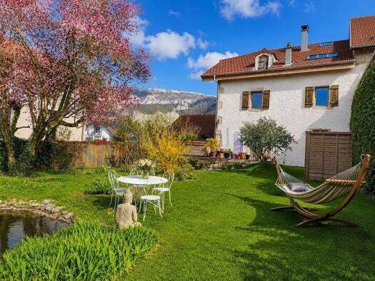 Maison à vendre 895 000 € 8 pièces 5 chambres 212 m² Archamps 74160