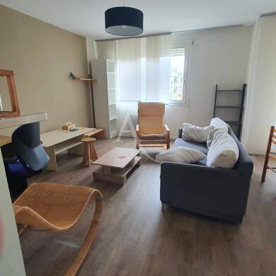 Appartement à louer 956 € 3 pièces 2 chambres 67 m² Étage 3/6 Merignac 33700