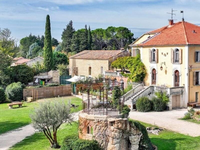 Maison à vendre, 1000m², ENTRAIGUES SUR LA SORGUE