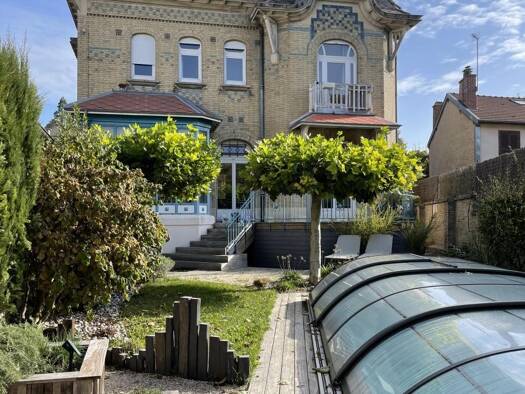 Maison à vendre 661 440 € 10 pièces 7 chambres 325 m² Châlons-en-Champagne 51000