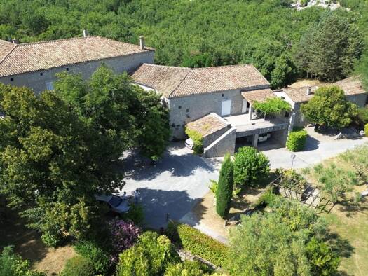 Maison à vendre 2 236 000 € 22 pièces 15 chambres 340 m² 30 000 m² de terrain Saint-Alban-Auriolles 07120