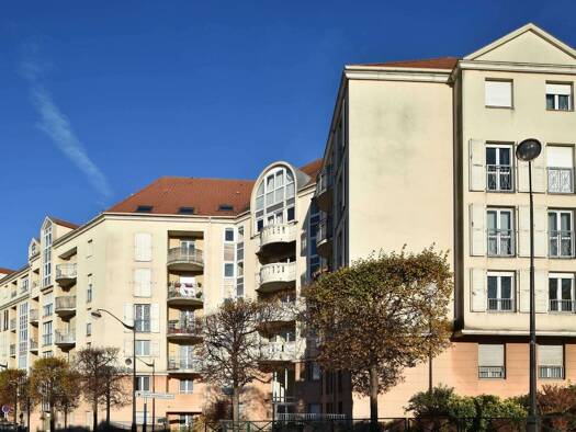 Appartement à louer 1 701 € 4 pièces 3 chambres 97,7 m² Étage 4/6 Centre Ville Rueil-Malmaison 92500