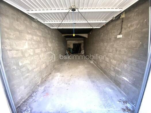 Parking à vendre 49 000 € 100 m² Centre Ancien Saint-Gilles 30800