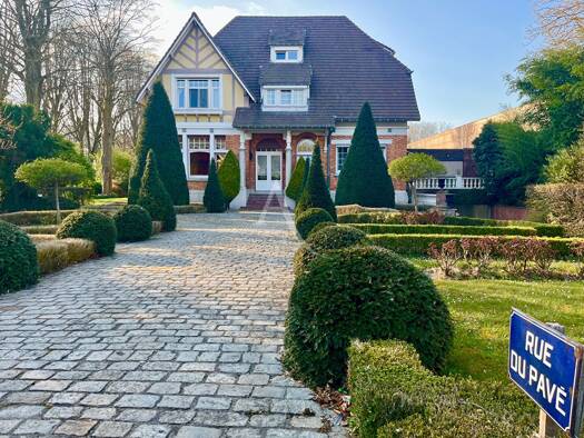 Maison à vendre 979 900 € 10 pièces 6 chambres 275 m² 3 109 m² de terrain Centre Seclin 59113