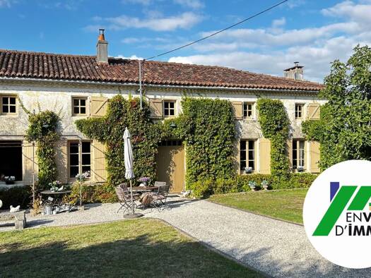 Maison à vendre 429 000 € 5 pièces 3 chambres 215 m² 1 129 m² de terrain Saint-Pierre-de-Juillers 17400