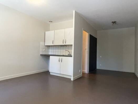 Appartement à louer 445 € 1 pièce 25 m² RDC/1 Rochefort 17300
