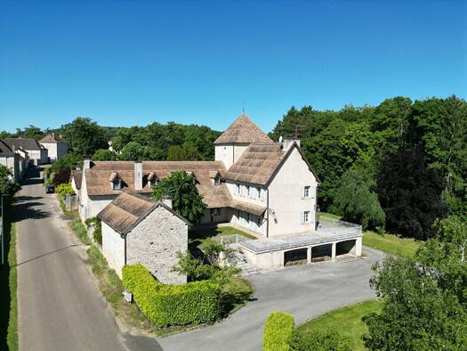 Maison à vendre 695 000 € 9 pièces 5 chambres 368 m² 3 652 m² de terrain Mercurey 71640