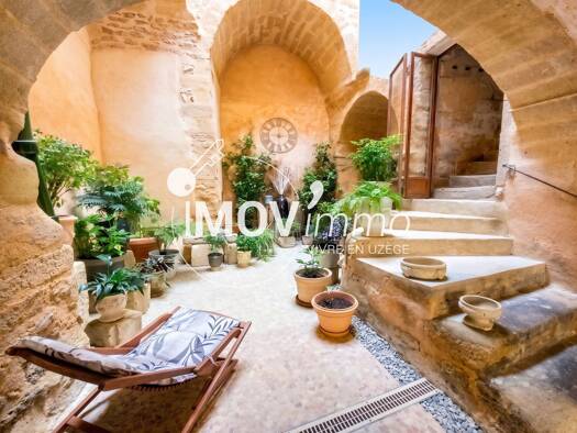 Maison à vendre 525 000 € 7 pièces 4 chambres 228 m² 152 m² de terrain Uzès 30330