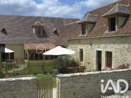 Maison à vendre 468 000 € 9 pièces 7 chambres 211 m² 20 200 m² de terrain Savignac-de-Miremont 24260