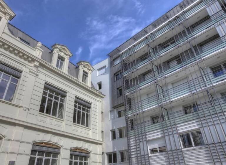 Appartement à louer 711 € 3 pièces 2<br/>chambres 57 m²<br/>superficie RDC/1<br/>étage Berriat-Ampere Grenoble 38000