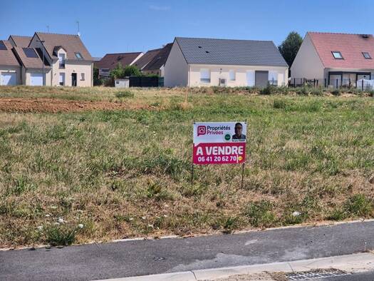 Terrain constructible viabilisé à vendre 65 900 € 640 m² de terrain Courville-sur-Eure 28190