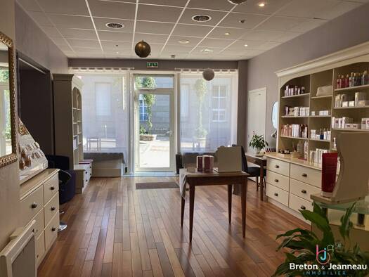 Local commercial à vendre 147 400 € 92 m² de surface de vente Haute Ville Fougères 35300