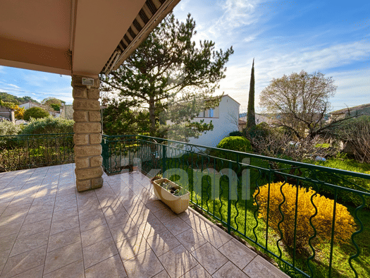 Maison à vendre 222 000 € 6 pièces 4 chambres 133 m² 681 m² de terrain Périurbain Sud Bagnols-sur-Cèze 30200