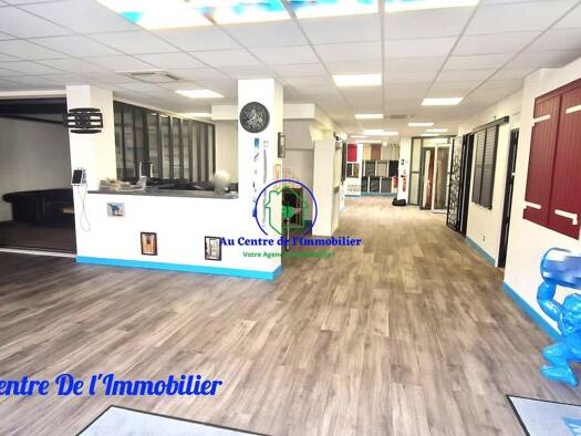 Local commercial à vendre 299 800 € 598 m² de surface de vente Agen 47000