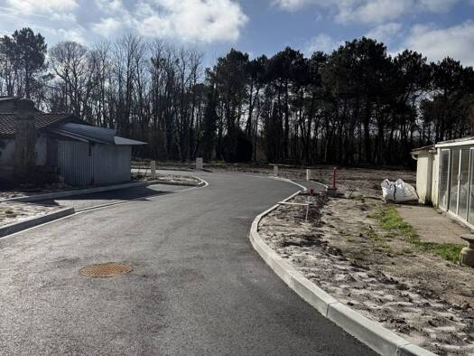 Terrain constructible viabilisé à vendre 245 000 € 600 m² de terrain Saint-Aubin-de-Médoc 33160